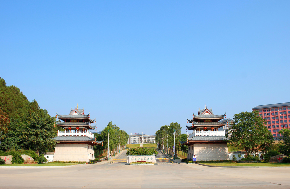 仙葫校区晨钟暮鼓楼校门