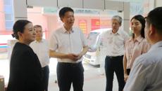 自治区政协副主席费志荣率队到广西中医药大学百年乐制药有限公司调研