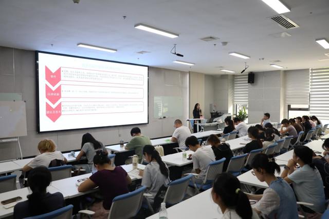 学校举办“美好校园 民法典同行”专题普法讲座