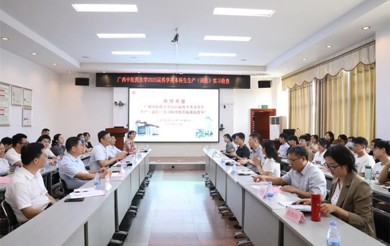 学校副校长肖健到我院检查药学类本科生生产实习工作