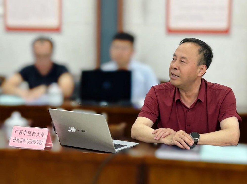 董柏青教授做汇告 董柏青教授做汇告