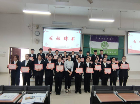 发放聘书 发放聘书