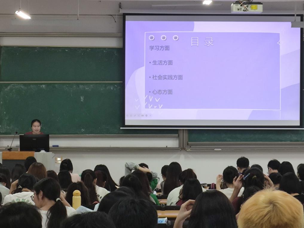 曾慧琳同学作分享 曾慧琳同学作分享