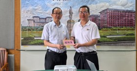 唐振宇副校长一行莅临我院慰问生活困难党员