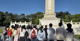 骨伤学院第一学生党支部赴南宁市人民公园开展主题党日活动