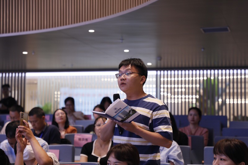 程嘉毫老师参与课堂互动 程嘉毫老师参与课堂互动