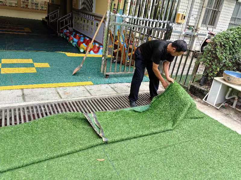 重阳城幼儿园整理地面杂物 重阳城幼儿园整理地面杂物