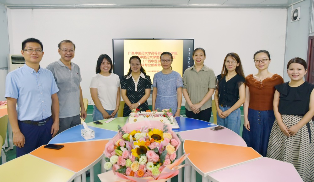 谭丽云慰问临床专业部教师 谭丽云慰问临床专业部教师