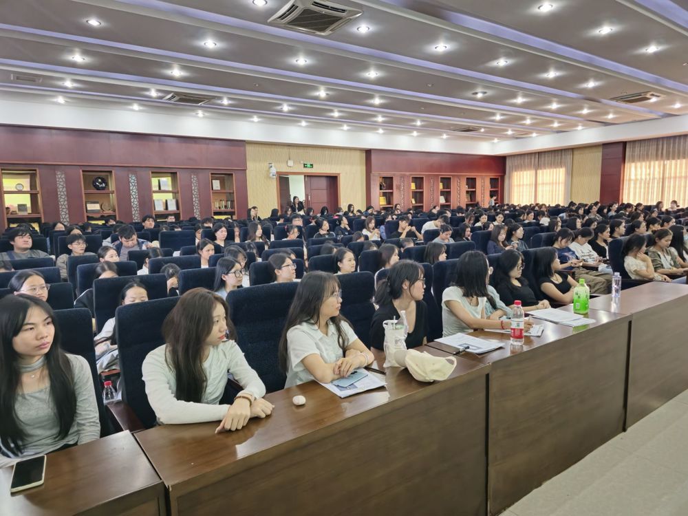 毕业生参加就业动员会 毕业生参加就业动员会