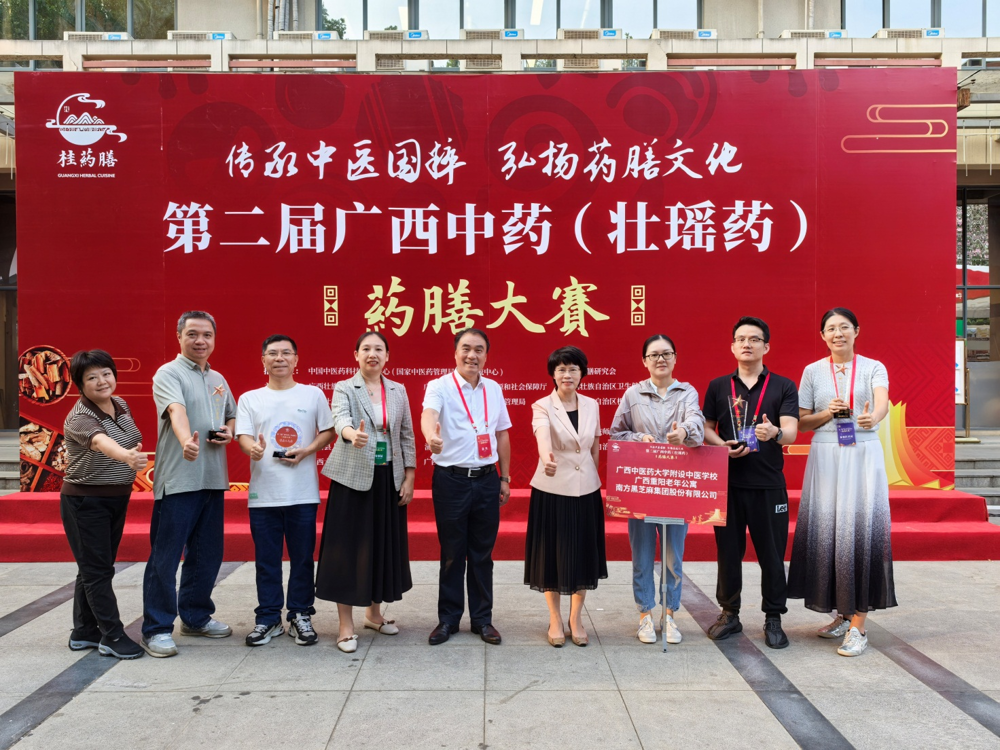 参赛队员合影 参赛队员合影