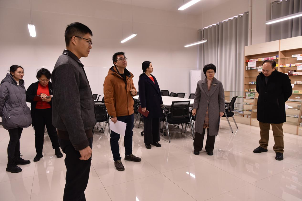马秋平、黄勇一行在东盟校区进行教学检查 马秋平、黄勇一行在东盟校区进行教学检查