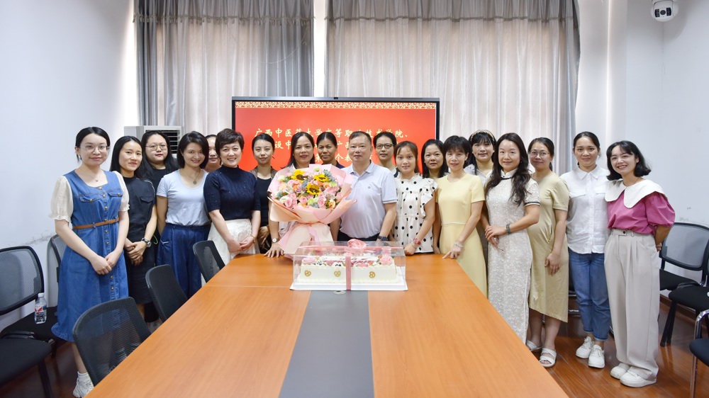 林原慰问护理专业部、中心实训室教师 林原慰问护理专业部、中心实训室教师