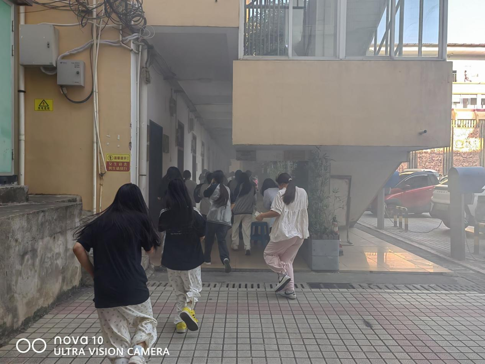 北湖校区开展消防演练活动 北湖校区开展消防演练活动