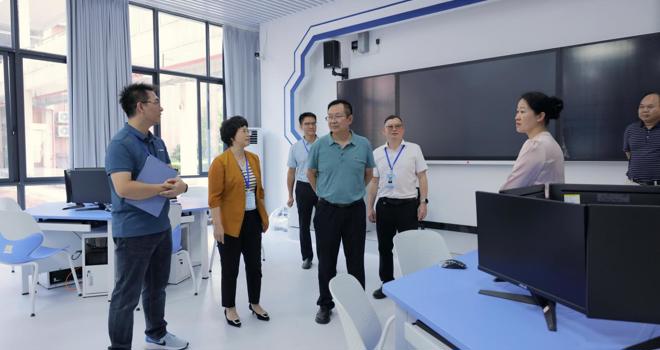 学校校长李雪斌到高等职业技术学院、附设中医学校（广西中医学校）开展调研