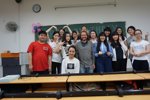中美护理班学生为外籍教师过生日