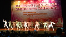 我校留学生参加2014驻邕高校留学生泼水节