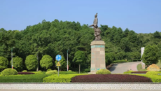 “壮”美！广西中医药大学仲景广场、阿平湖景观四周穿上了“民族服装”