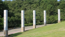 五行丽地 壮哉天柱——广西中医药大学大型景观五行柱竣工