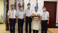 我校领导教师节走访慰问教师代表