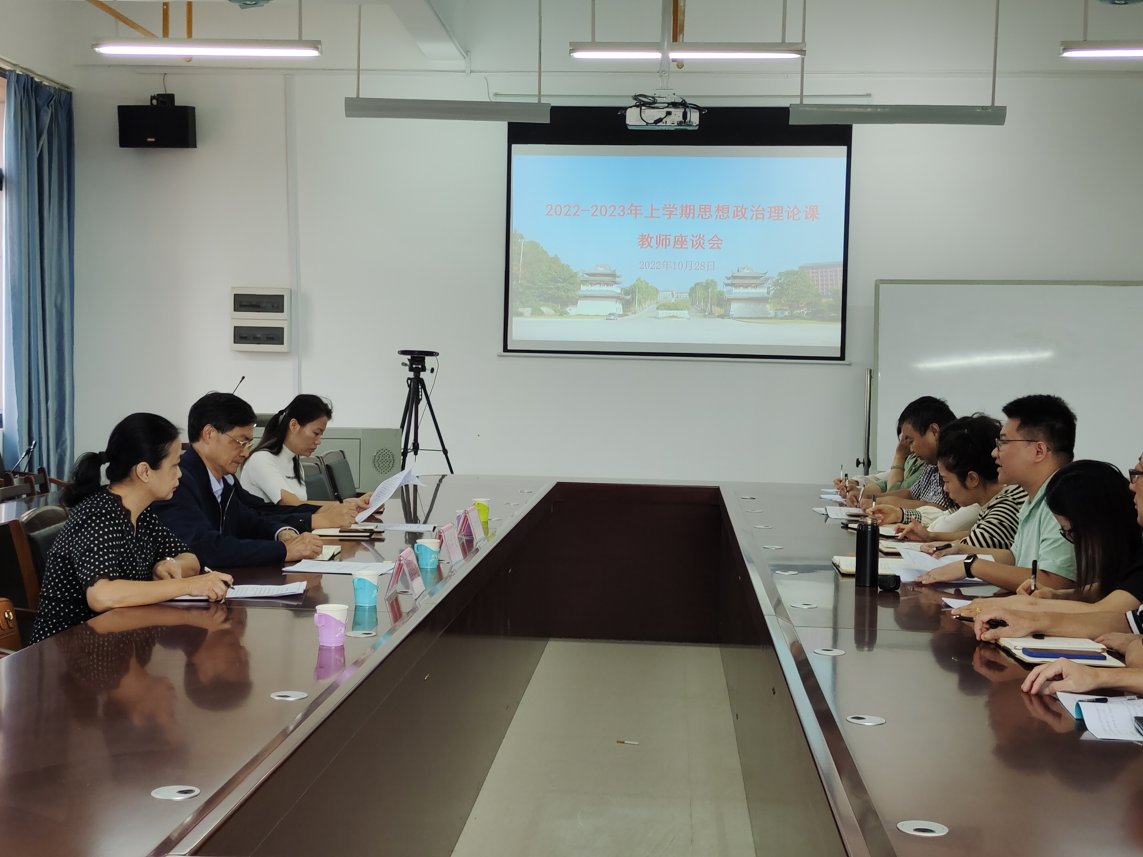 座谈会现场.jpg