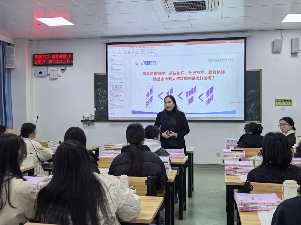 韩叶芬与同学们亲切交流 韩叶芬与同学们亲切交流