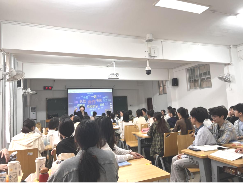 章雅青教授翻转课堂现场 章雅青教授翻转课堂现场