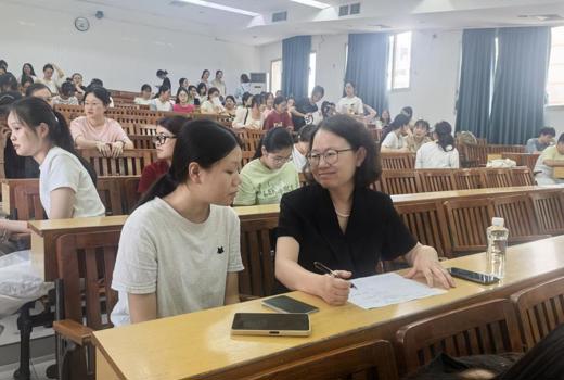 护理学院召开2025届毕业生就业推进会暨“一对一”就业帮扶指导活动