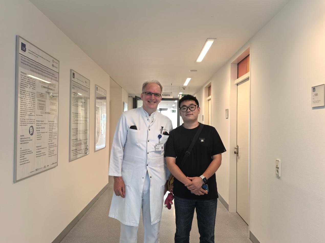 研究生王向科与埃彭多夫医学中心耳鼻喉头颈外科教授、访学导师合影