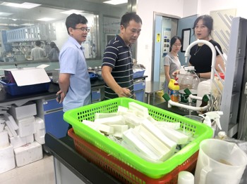 海洋药物研究院开展节前实验室安全检查