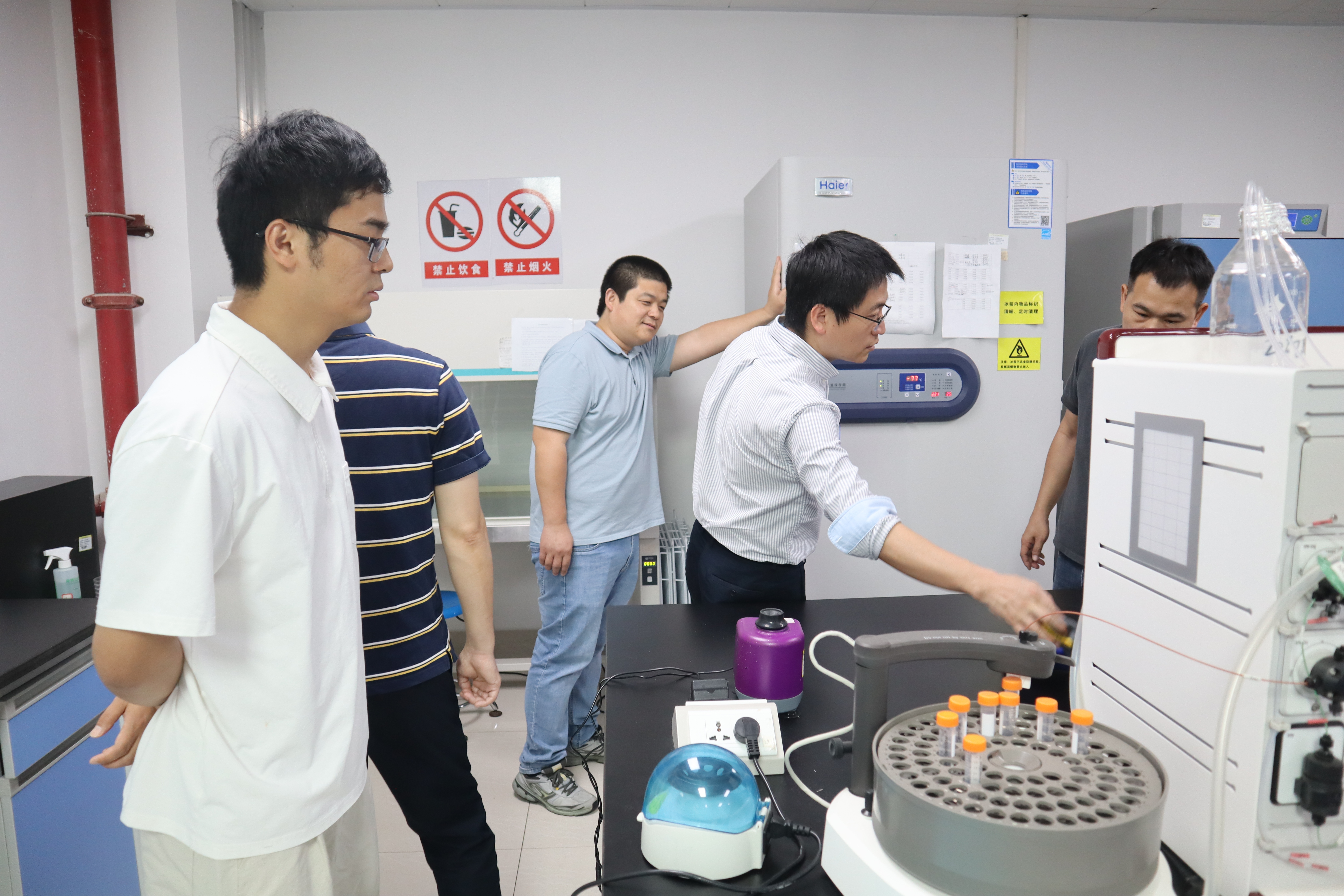 实验室安全检查现场