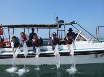 海洋药物研究院联合广东雷州珍稀海洋生物国家级自然保护区开展海洋珍稀生物增殖放流