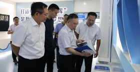 自治区海洋局局长玉彤一行到学校调研交流