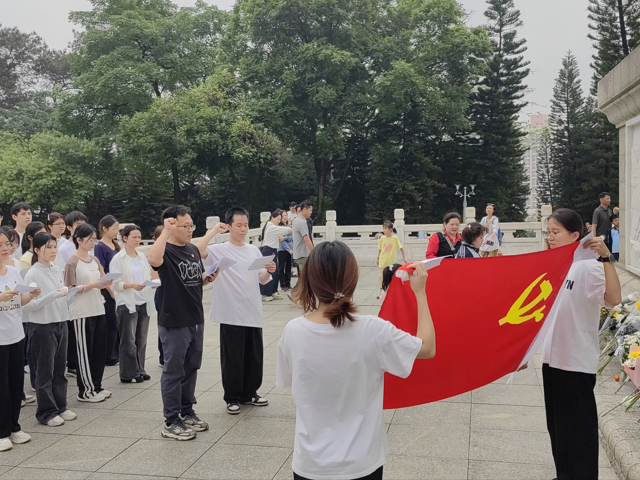 党员重温入党誓言