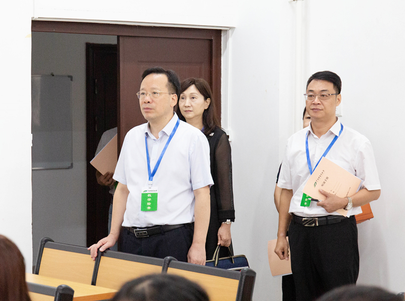 莫锦荣书记检查一号教学楼