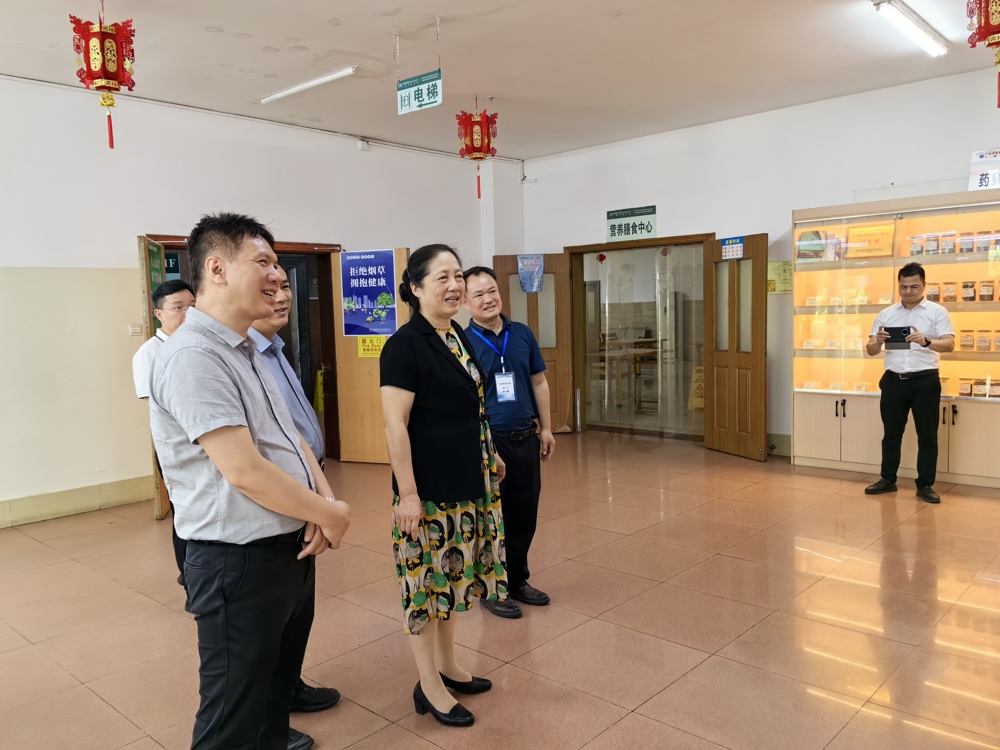 评估专家参观重阳老年公寓 评估专家参观重阳老年公寓