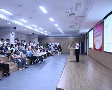 我校举办中医药高层次人才培养基地名家大讲堂学术报告会