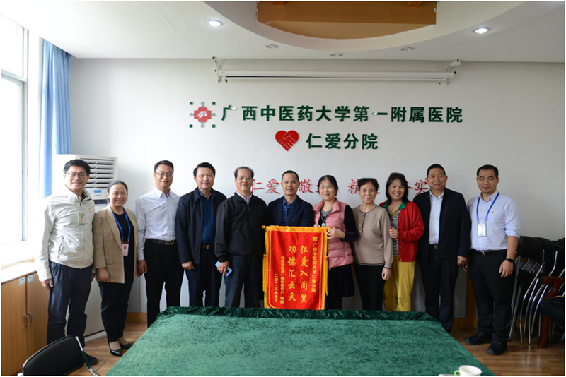 住户代表赠送锦旗 住户代表赠送锦旗