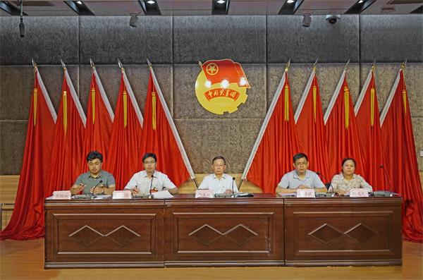 与会领导及嘉宾 与会领导及嘉宾