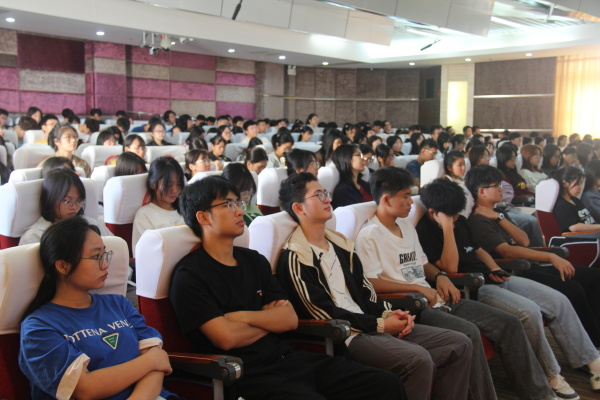 同学们认真听讲 同学们认真听讲