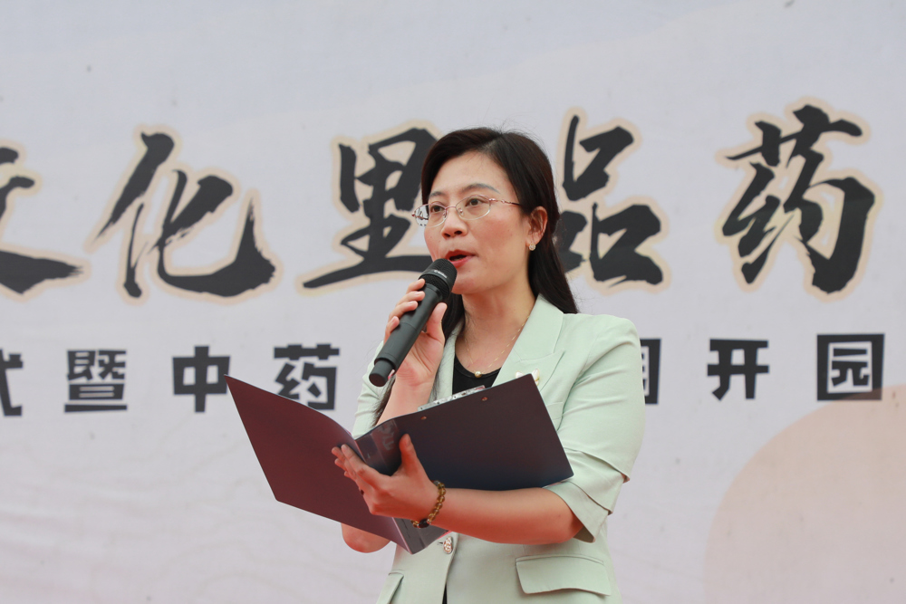 良庆区学生资助管理中心主任施韡致辞 良庆区学生资助管理中心主任施韡致辞