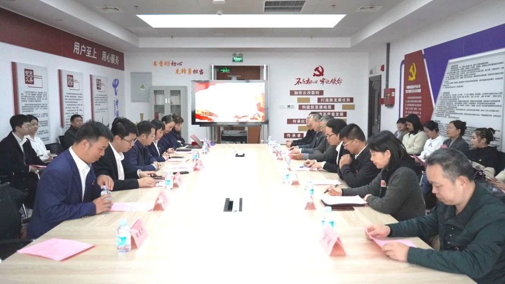 ▲座谈会现场 ▲座谈会现场