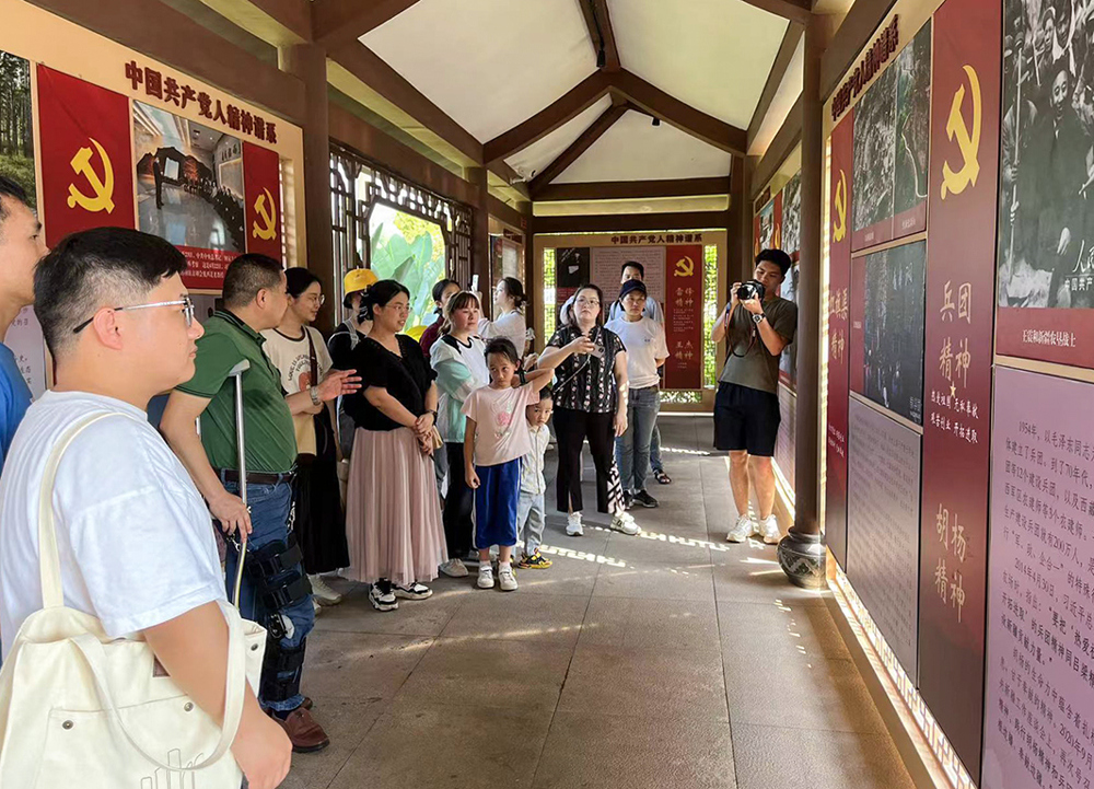 韦书记讲解红旗渠精神故事 韦书记讲解红旗渠精神故事
