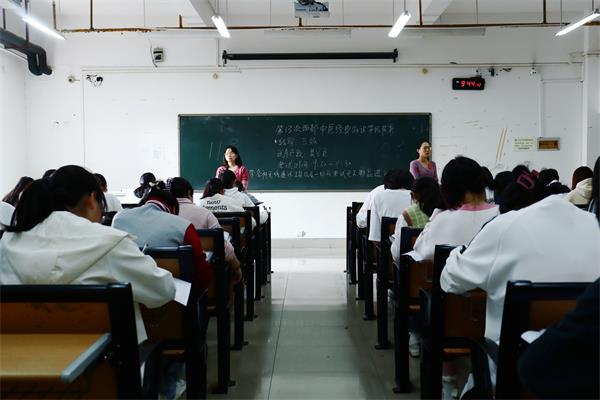 考场内 考场内