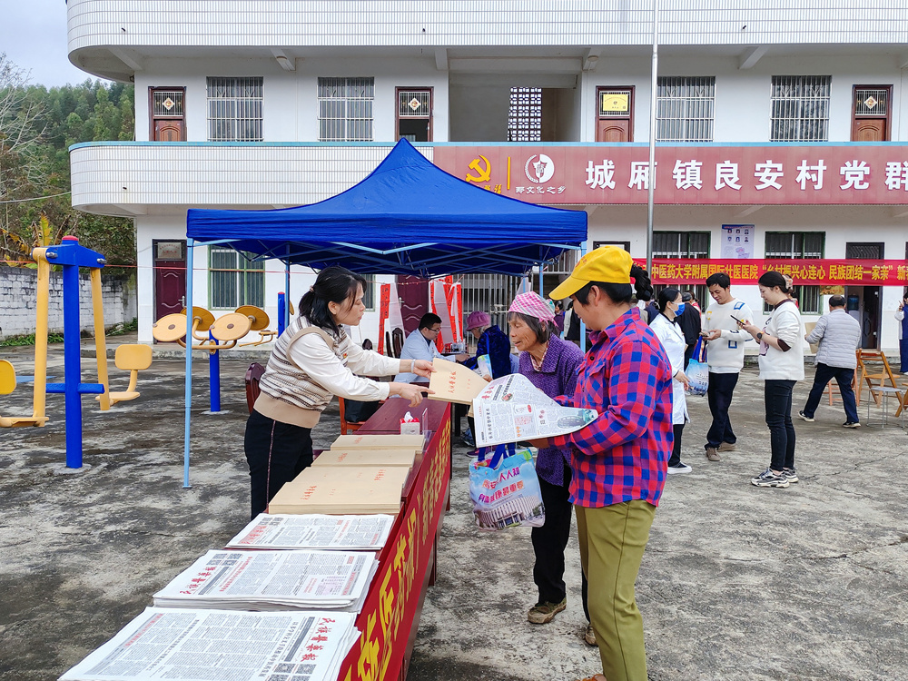 义诊服务及科普宣教活动,为群众送上新春“健康大礼包” 义诊服务及科普宣教活动,为群众送上新春“健康大礼包”