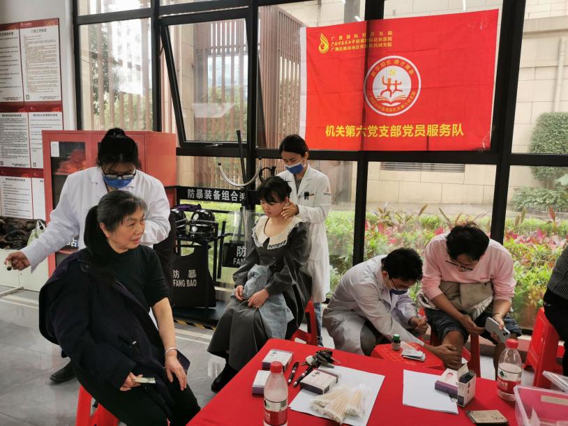 义诊活动现场 义诊活动现场