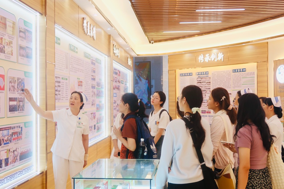 参观院史馆 参观院史馆