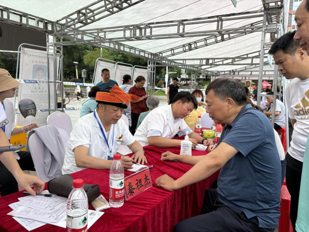 义诊现场 义诊现场