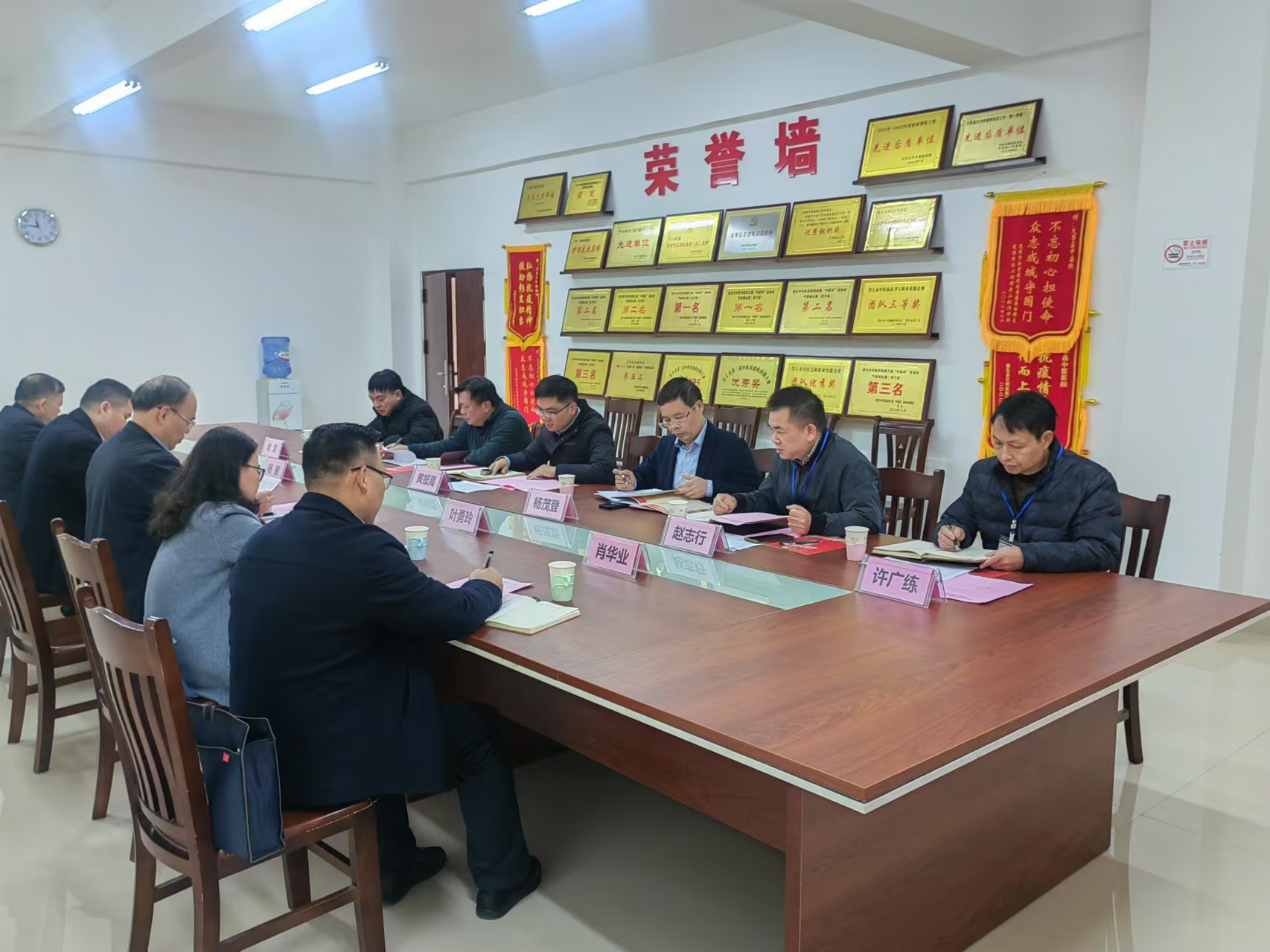 与天等县委、卫健局及相关医疗卫生单位负责人座谈 与天等县委、卫健局及相关医疗卫生单位负责人座谈