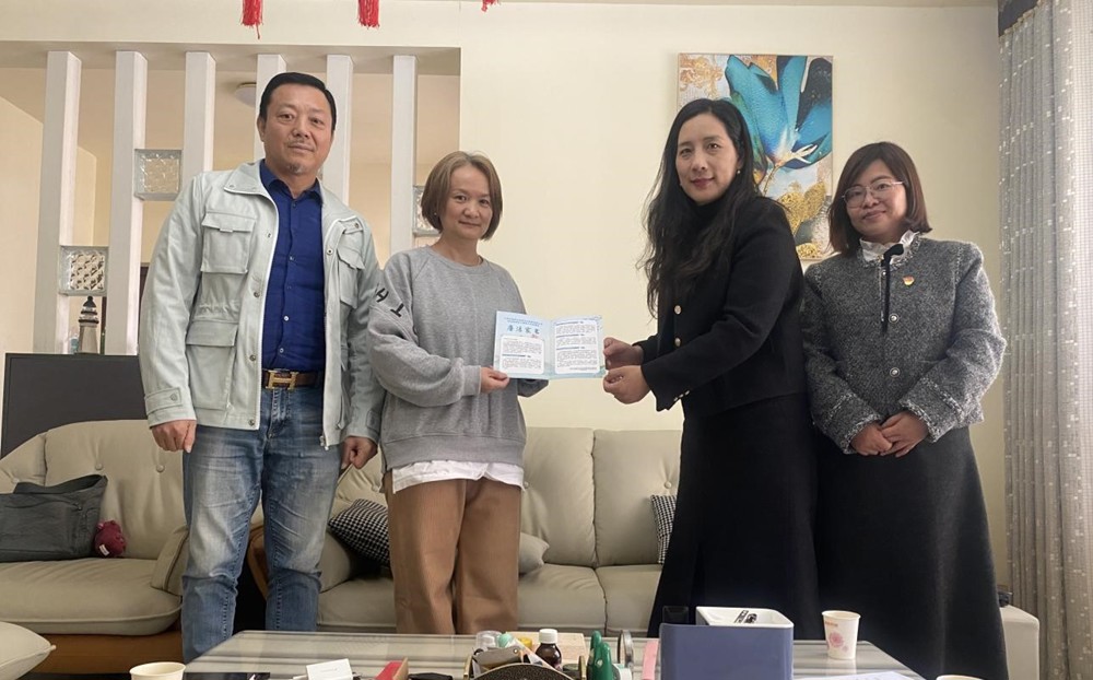 公司党委副书记杨志丽进行廉政家访 公司党委副书记杨志丽进行廉政家访