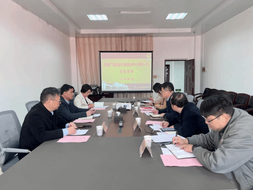 ▲座谈会 ▲座谈会